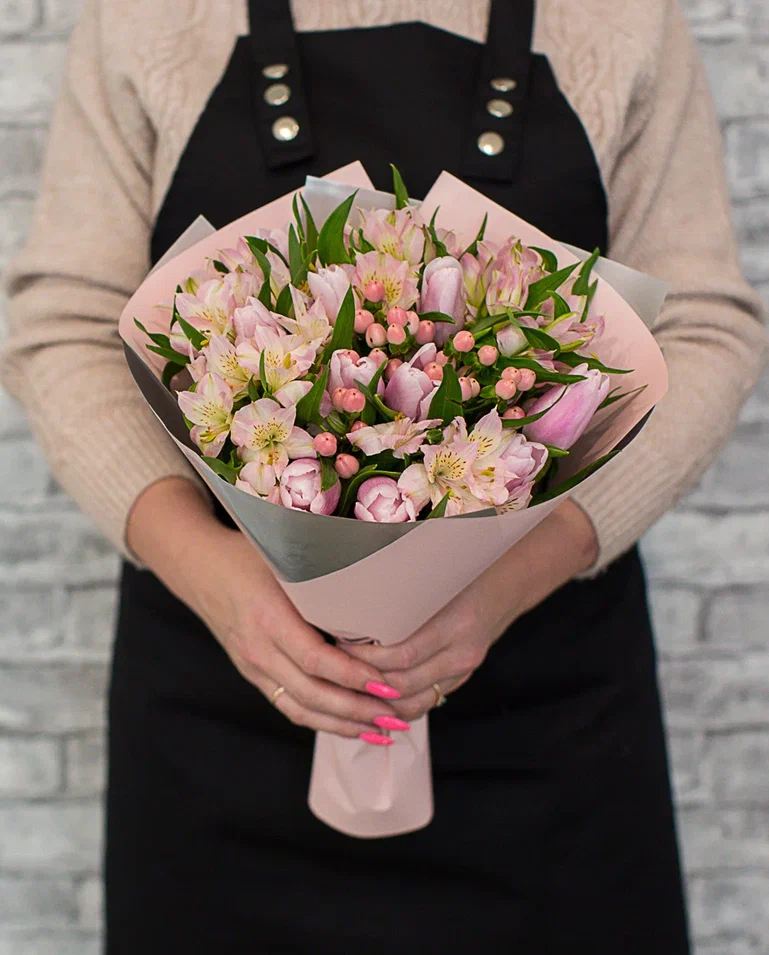 картинка Тюльпаны с альстромериями от магазина ЦВЕТТОРГ