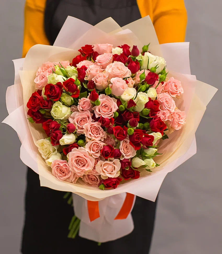 Букет из 15 кустовых роз (ПРЕМИУМ) от интернет-магазина ЦветТорг
