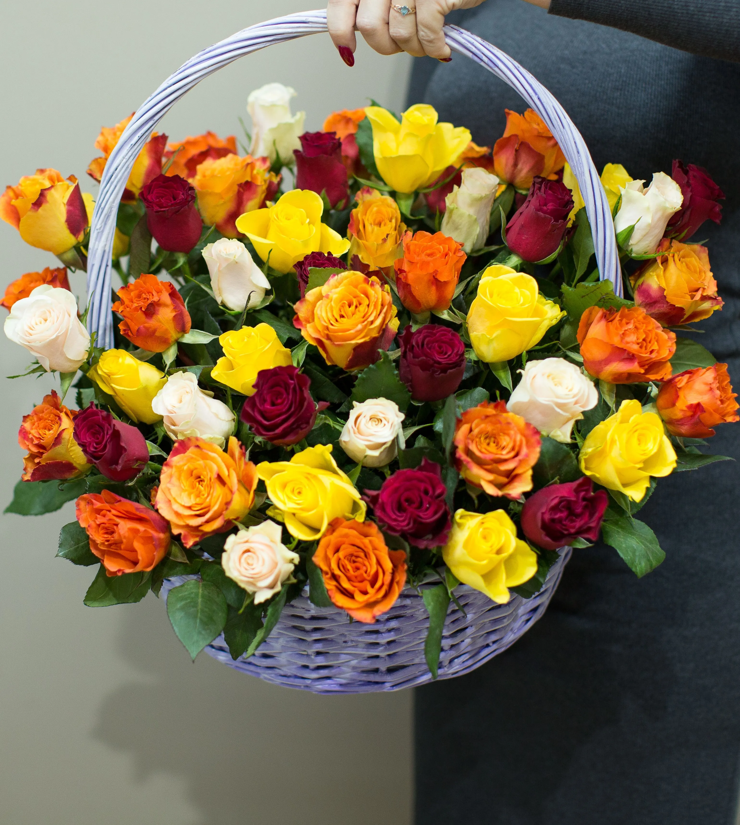 51 роза в корзине от интернет-магазина ЦветТорг
