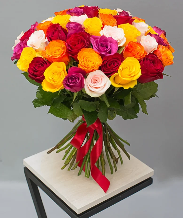 Букет из 51 розы микс (35-40 см) от интернет-магазина ЦветТорг