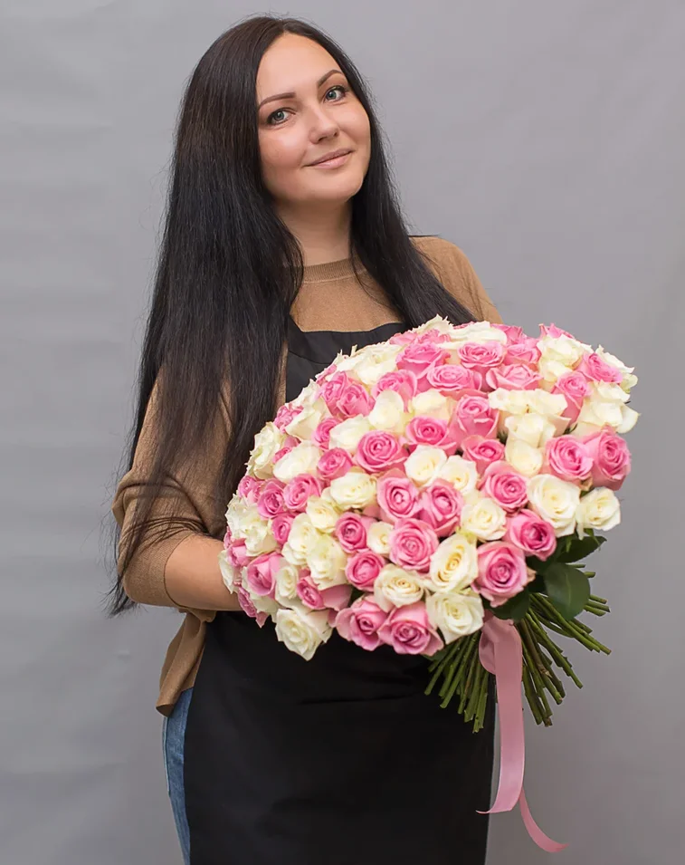 Букет из 101 розы микс (35-40 см) от интернет-магазина ЦветТорг