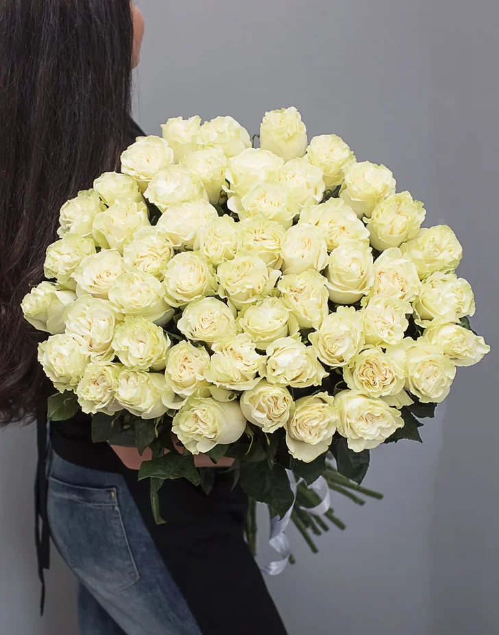 картинка Букет из 51 белой розы (80-90 см) от магазина ЦВЕТТОРГ