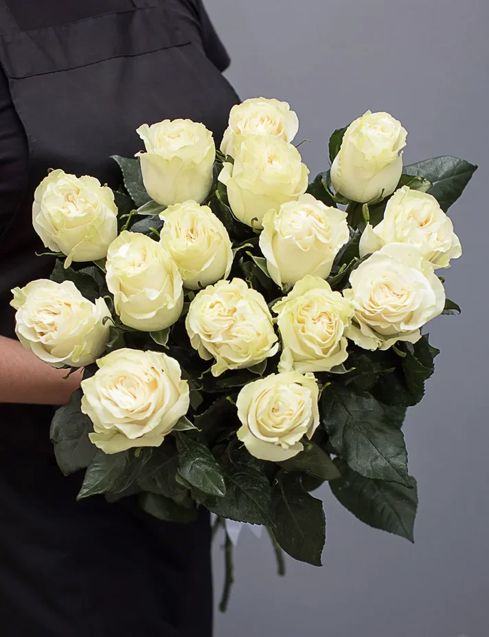 картинка Букет из 15 белых роз (80-90 см) от магазина ЦВЕТТОРГ