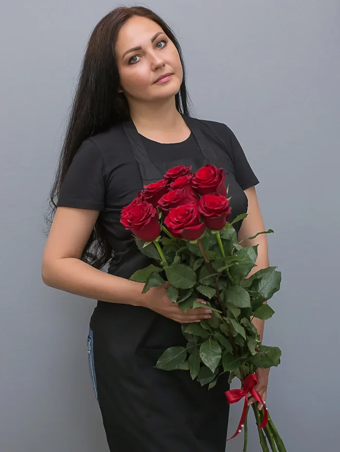 картинка Букет из 9 красных роз (80-90 см) от магазина ЦВЕТТОРГ