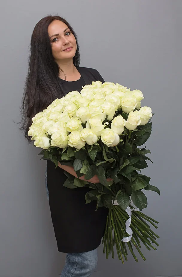 картинка Букет из 51 белой розы (80-90 см) от магазина ЦВЕТТОРГ