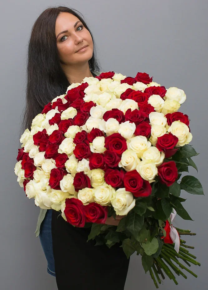 картинка Букет из 101 розы микс (80-90 см) от магазина ЦВЕТТОРГ