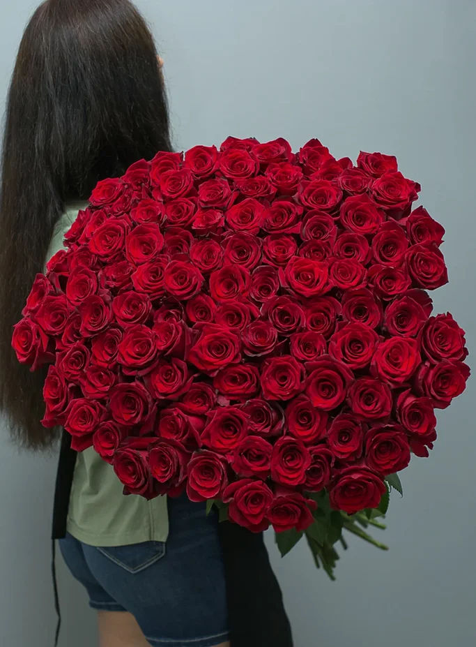 картинка Букет из 101 красной розы (80-90 см) от магазина ЦВЕТТОРГ