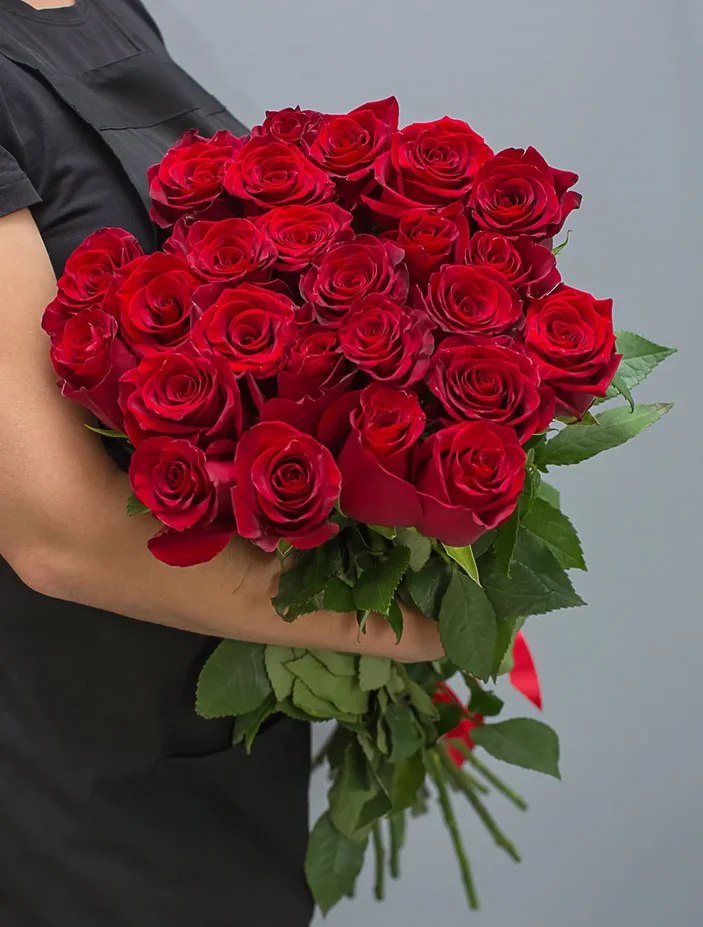 картинка Букет из 25 красных роз (80-90 см) от магазина ЦВЕТТОРГ