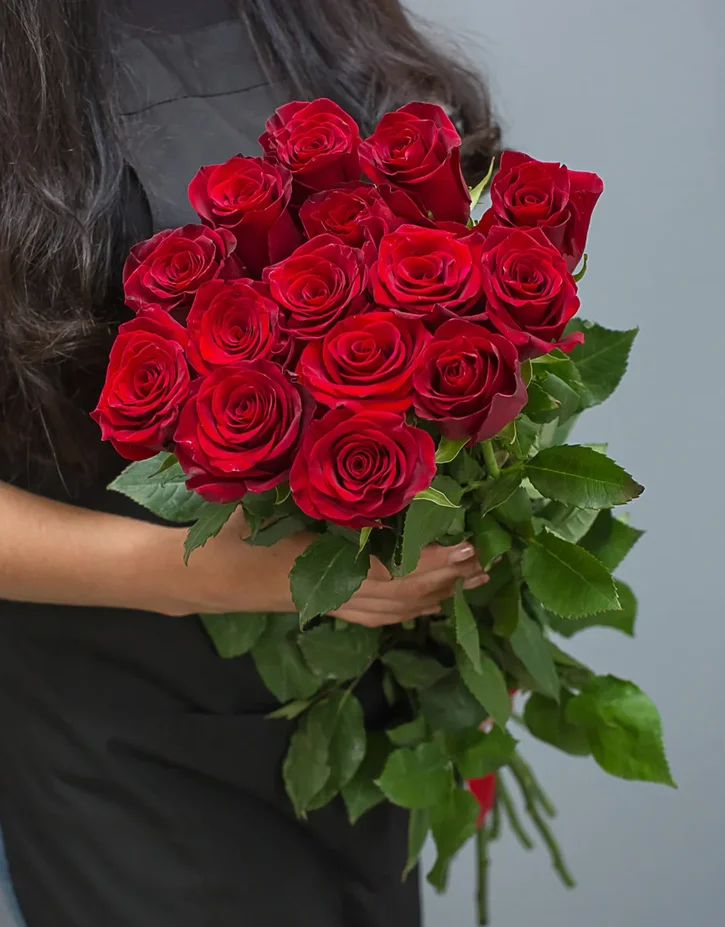 картинка Букет из 15 красных роз (80-90 см) от магазина ЦВЕТТОРГ
