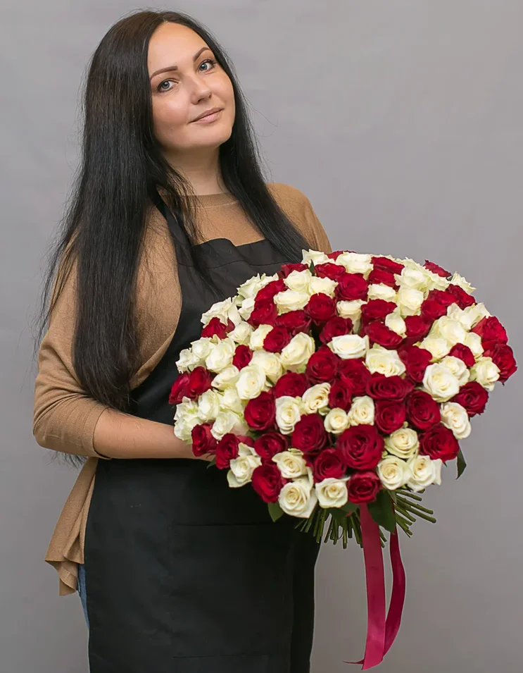 Букет из 101 розы микс (35-40 см) от интернет-магазина ЦветТорг