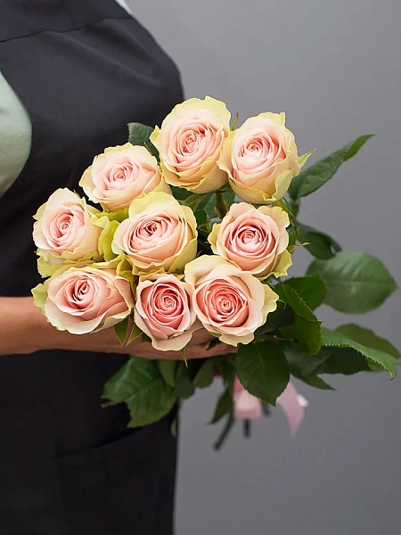 Букет из 9 нежно розовых роз (60-70 см) title=