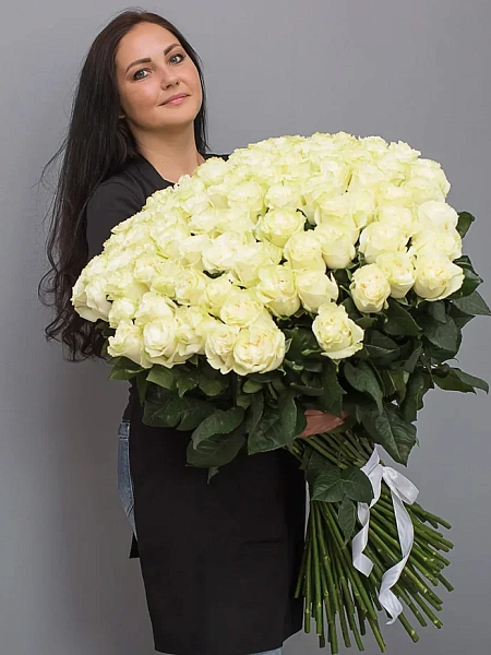 Букет из 101 белой розы (80-90 см) title=