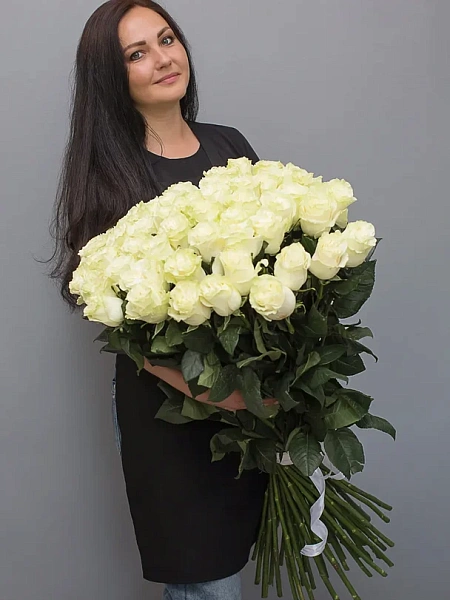 Букет из 51 белой розы (80-90 см) title=