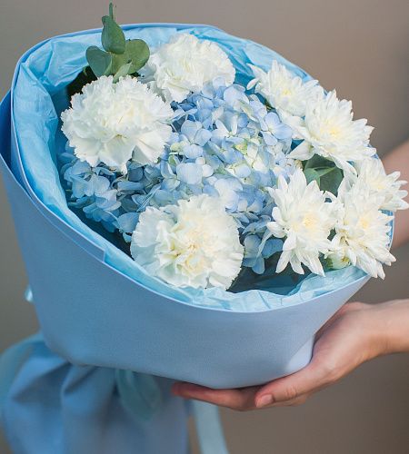 Букет-комплимент с гортензией и диантусами №23 - купить с доставкой недорого в интернет-магазине Цветторг