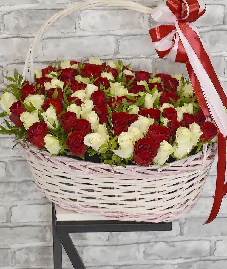 101 роза в корзине от интернет-магазина ЦветТорг